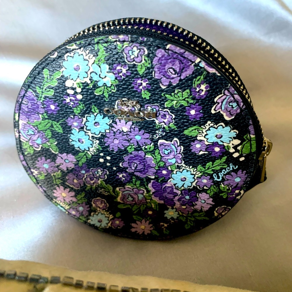 Round Coin Case With Posey Cluster Print